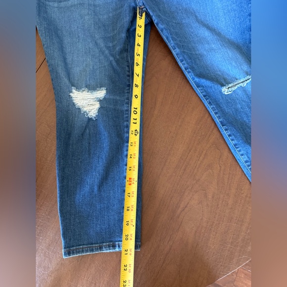 EUC Madewell Curvy High-Rise Distressed Skinny Crop Jeans SZ 34P (14-16) - Picture 13 of 16